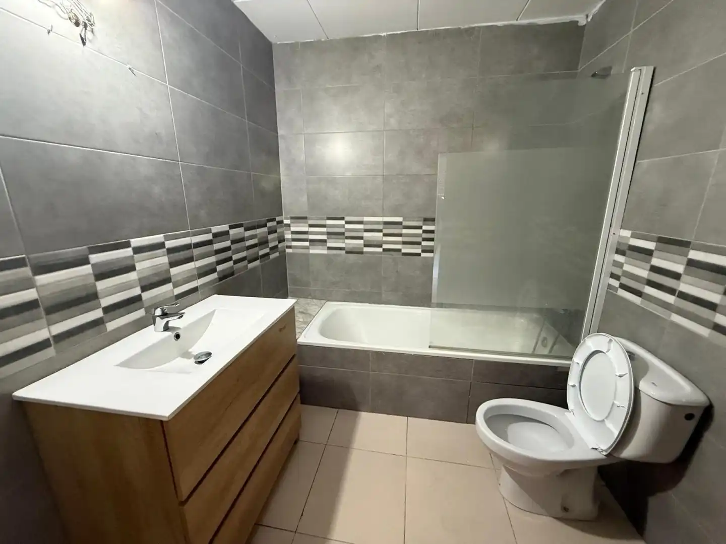 Bathroom of Flat for sale in Malgrat de Mar  with Air Conditioner, Heating and Balcony