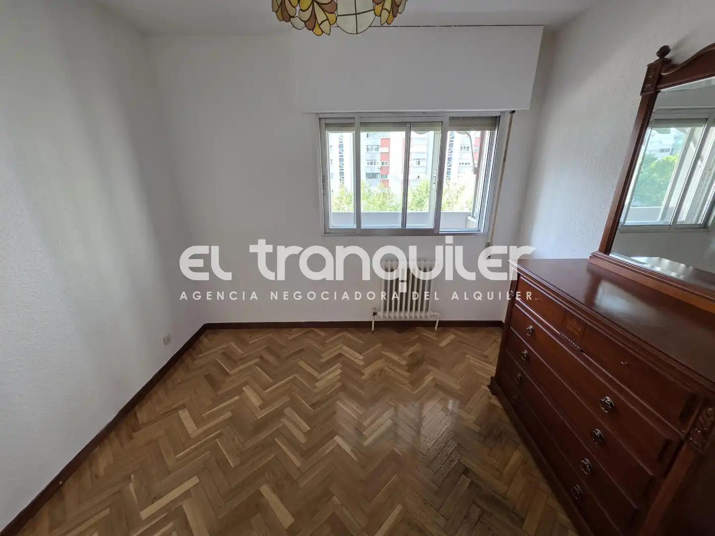 Bedroom of Flat for rent in Madrid  with Parquet flooring, Terrace and Furnished