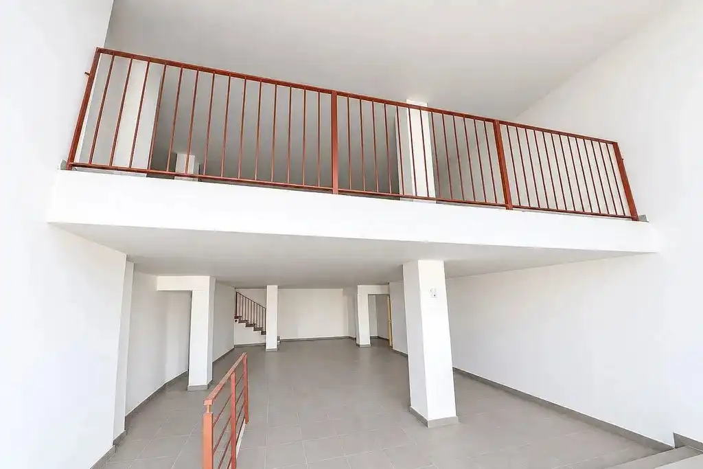 Local comercial en venta en Carrer de Don Pelayo 19