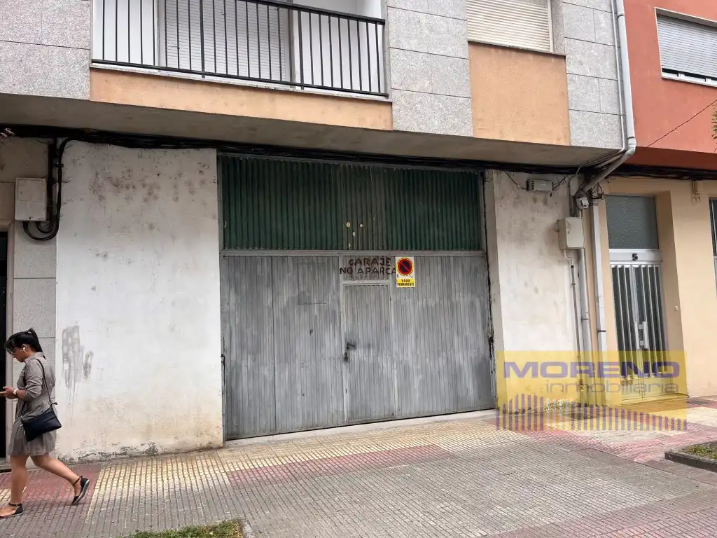 Locale commerciale in vendita a Rua Becerrea