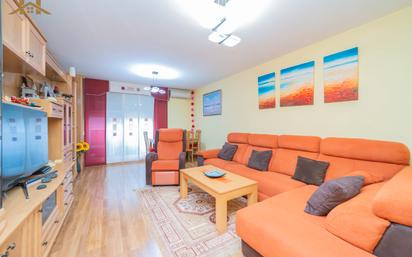 Living room of Flat for sale in Fuenlabrada  with Air Conditioner, Heating and Parquet flooring