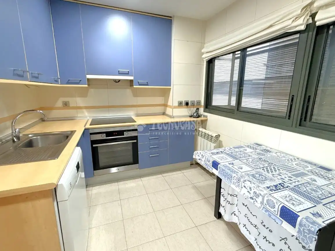 Cuina de Pis en venda en Madrid amb Aire condicionat, Calefacció i Terrassa