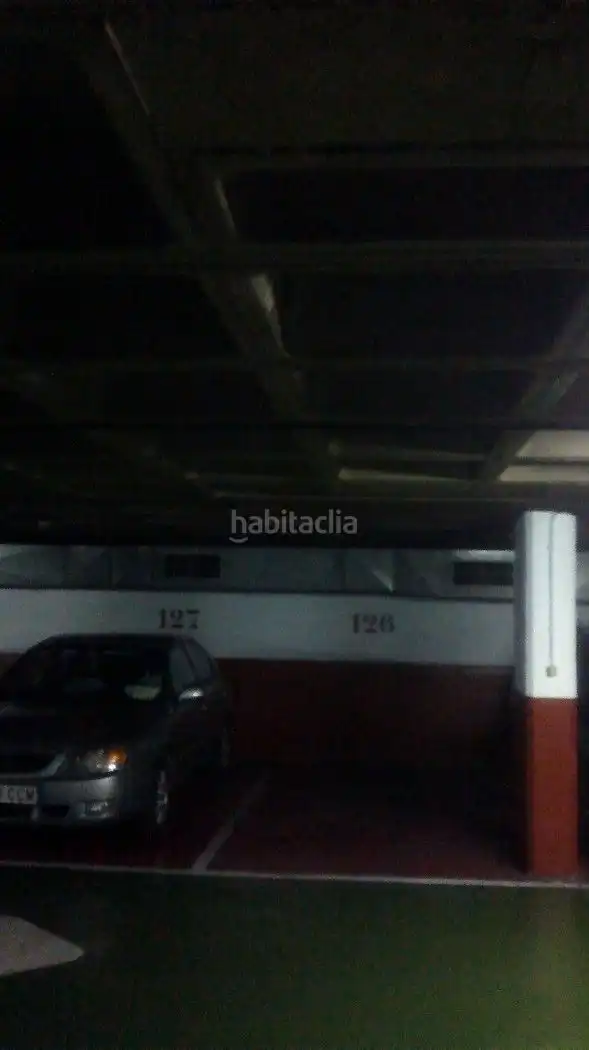 Einzelparkplatz zur Miete in Plaça Verge del Pilar 32