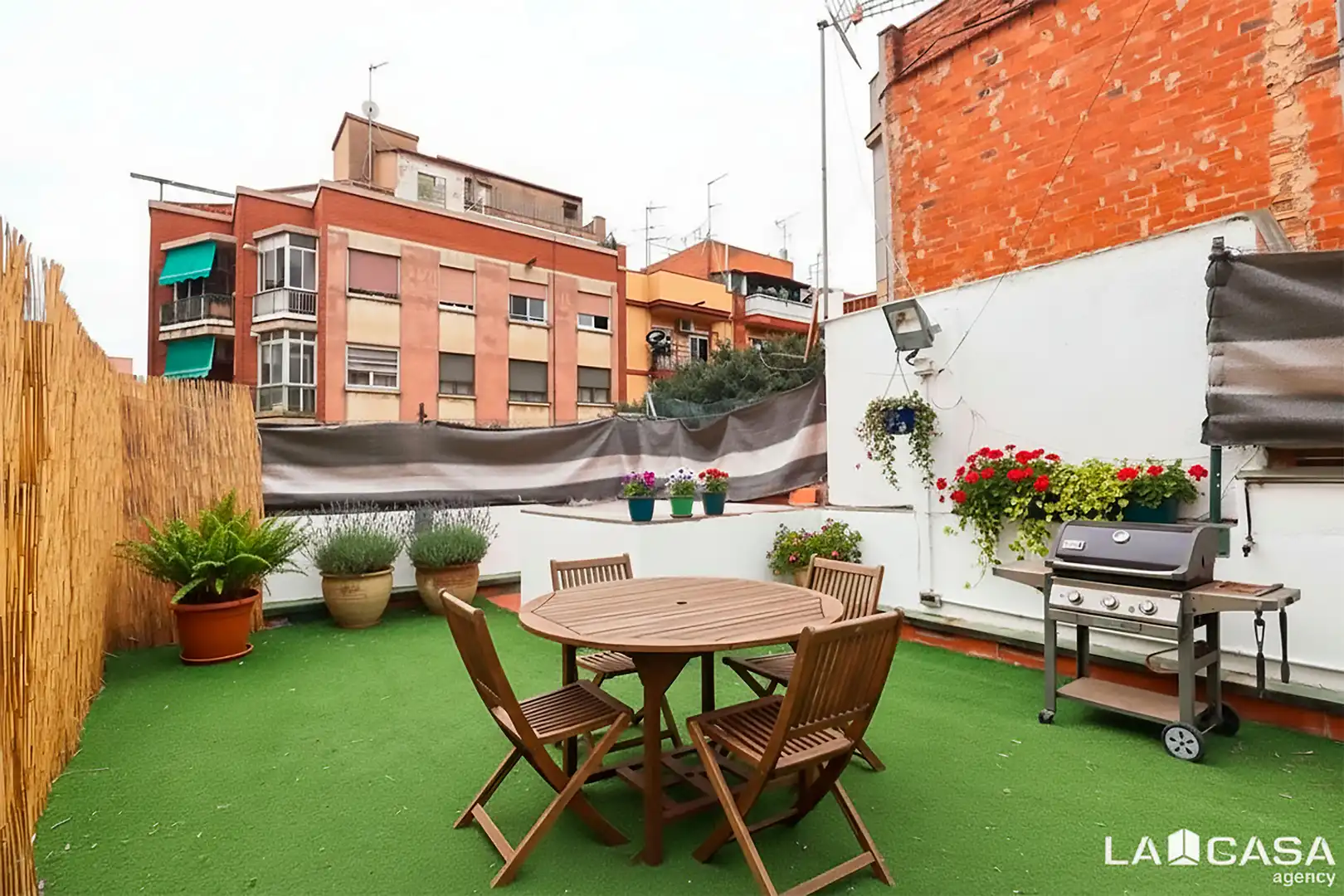 Terraza de Ático en venta en L'Hospitalet de Llobregat con Balcón