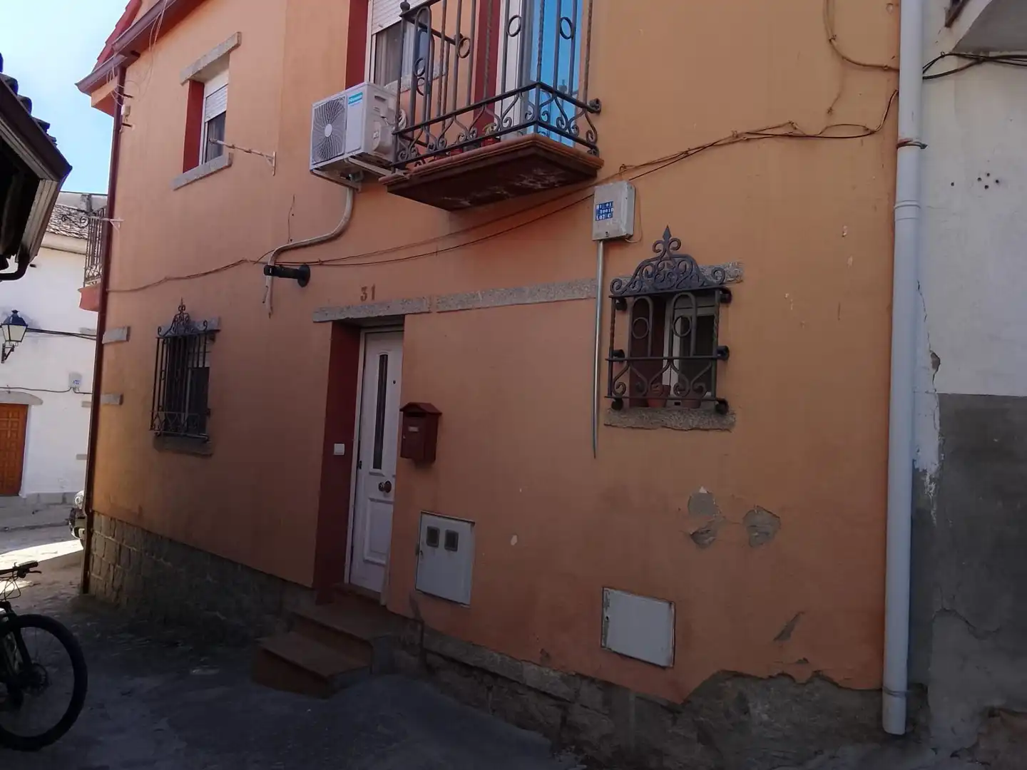Vista exterior de Dúplex en venta en El Hoyo de Pinares  con Aire acondicionado, Calefacción y Terraza