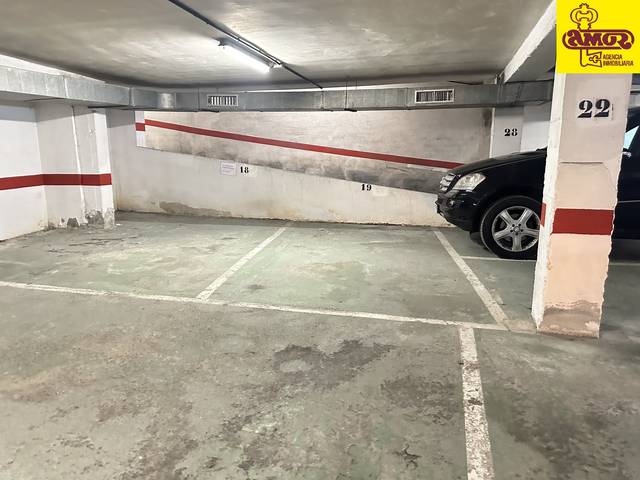 Garaje en Venta en Avenida de Rosalía de Castro en Campus Sur - Santa Marta