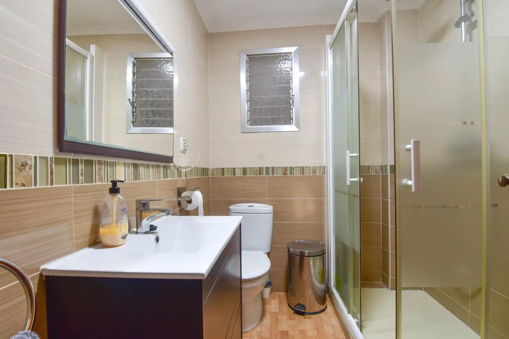 Bathroom of Flat for sale in Valencia  with Air Conditioner and Terrace