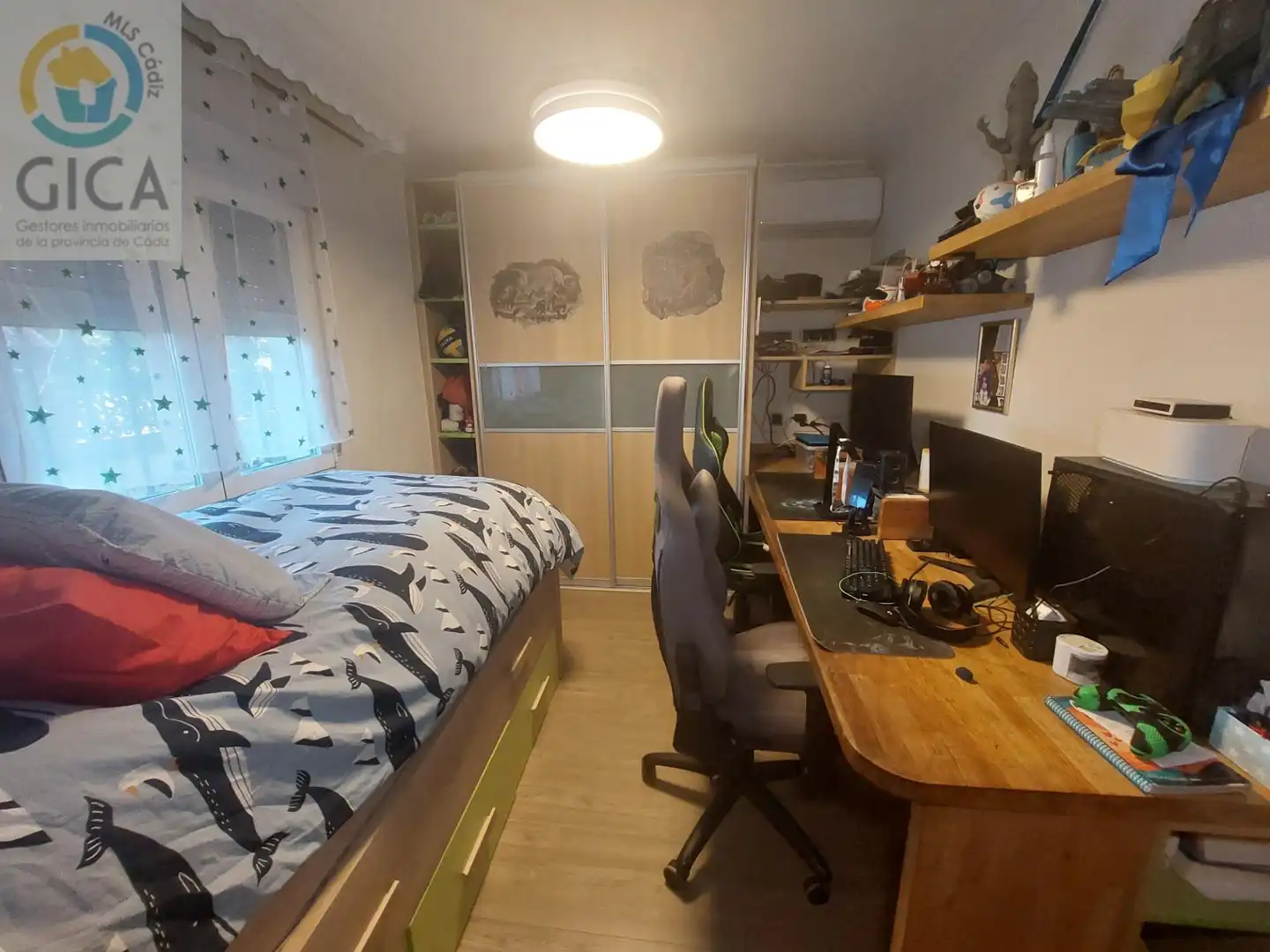 Dormitori de Casa o xalet en venda en Algeciras amb Jardí privat i Traster