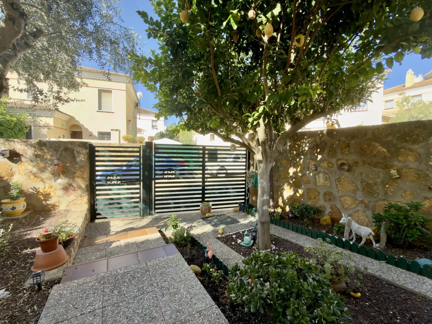 Jardí de Casa o xalet en venda en Tomares amb Aire condicionat, Calefacció i Terrassa
