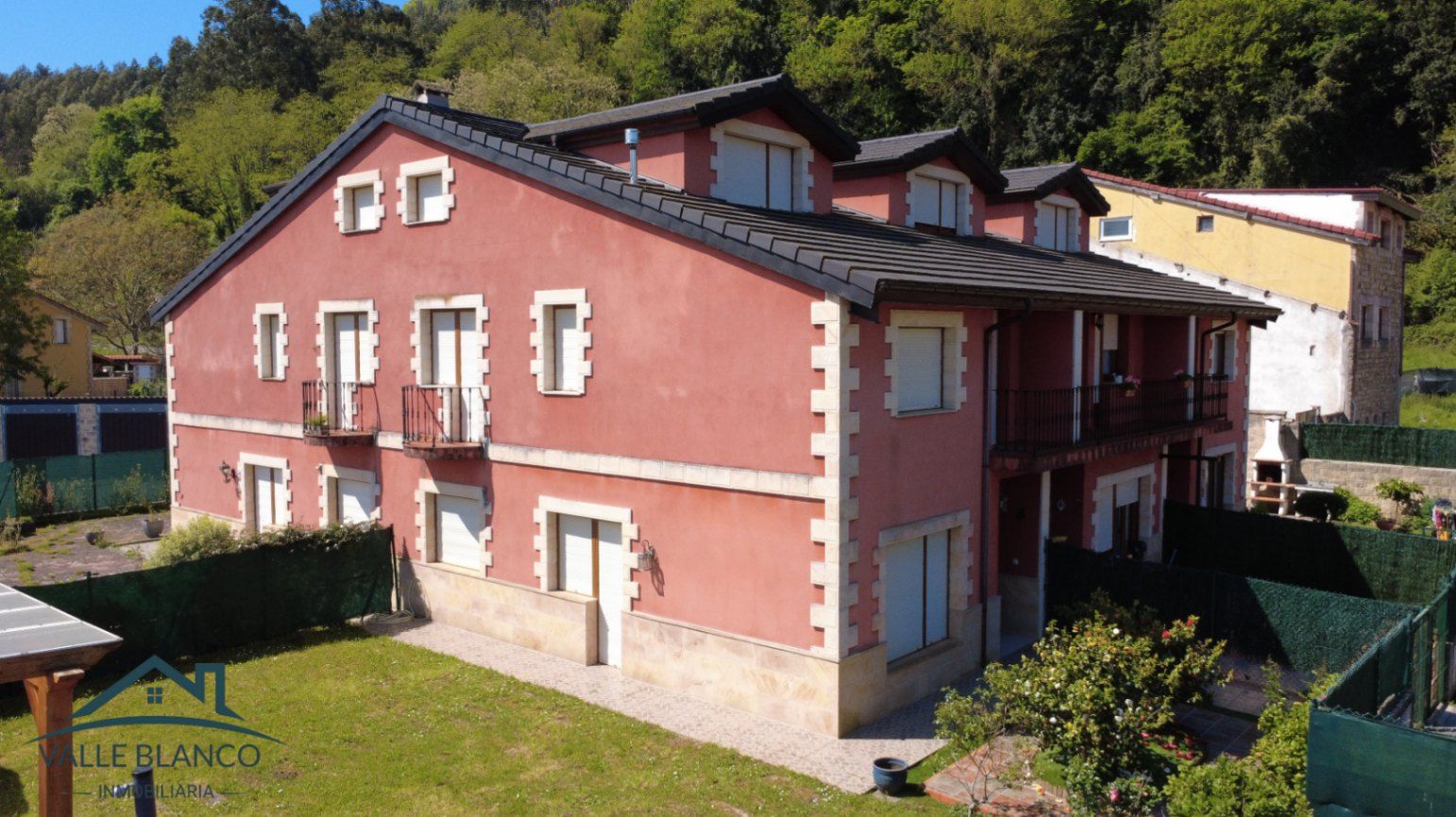 Vista exterior de Casa o xalet en venda en Corvera de Toranzo