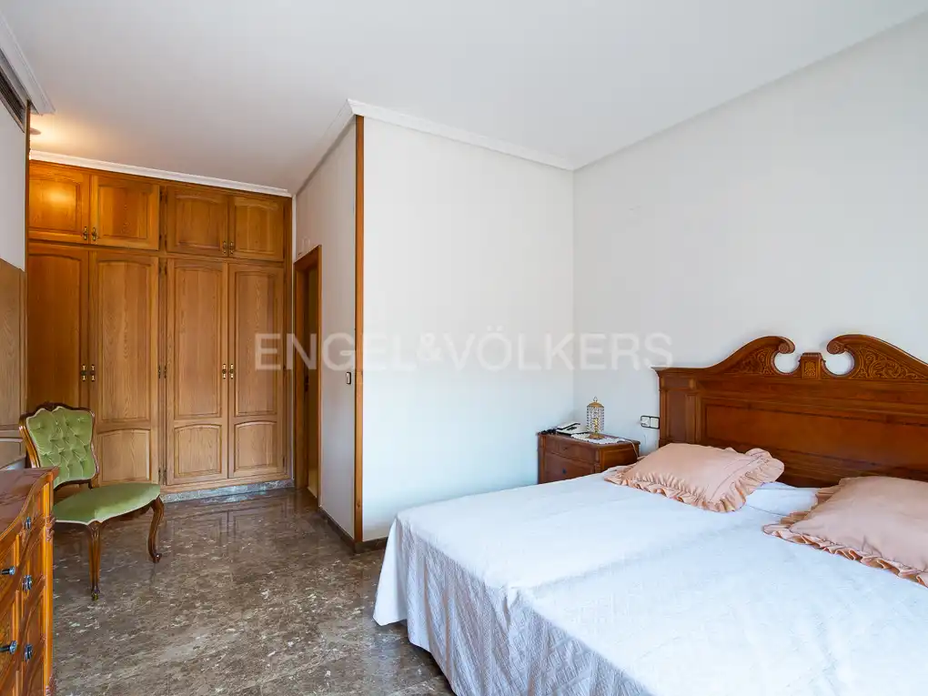 Bedroom of Flat for sale in Valencia  with Air Conditioner, Heating and Balcony
