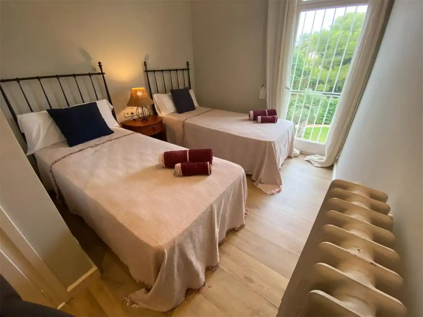 Schlafzimmer von Wohnung zur Miete in Sitges mit Klimaanlage, Schwimmbad und Balkon