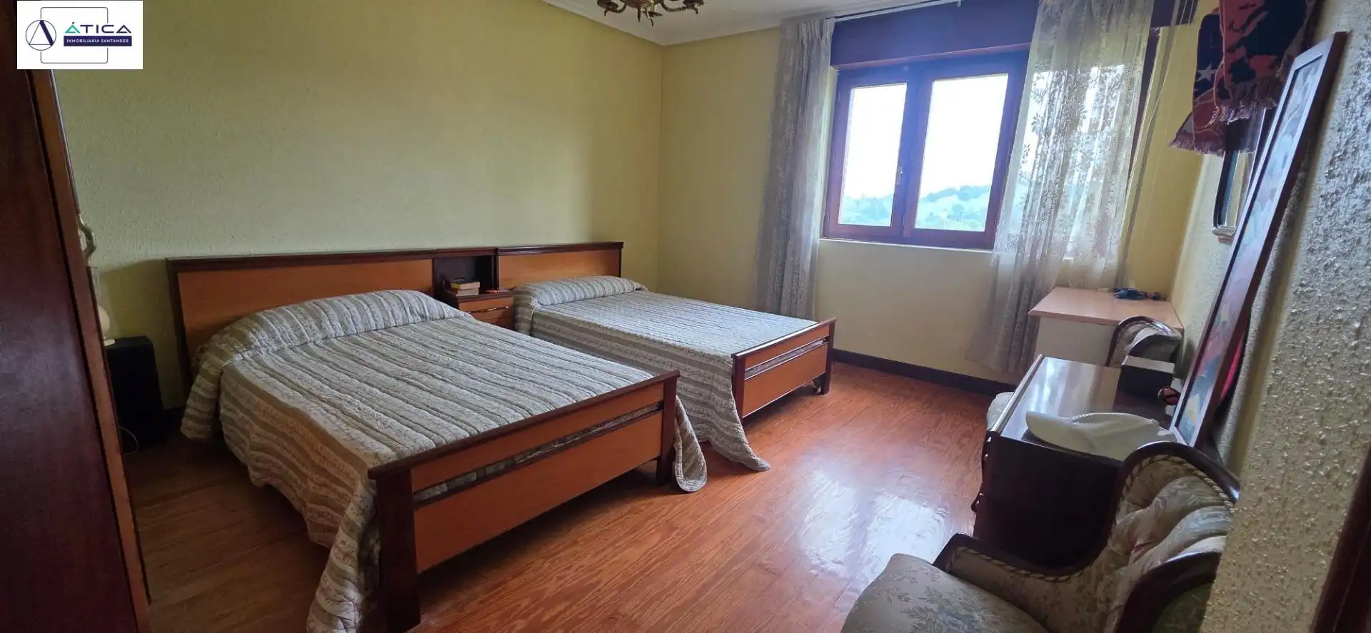 Habitación de Casa adosada en venta en Bárcena de Cicero con Jardín privado, Amueblado y Balcón
