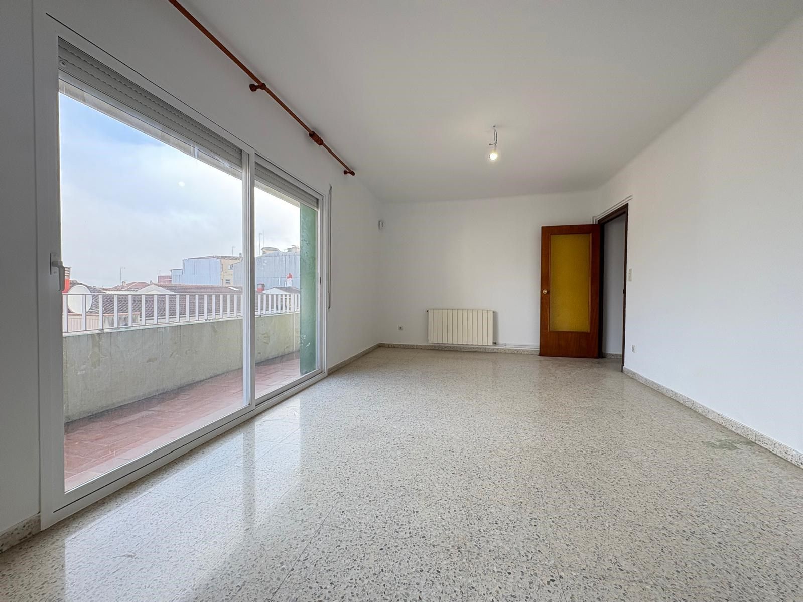 Living room of Flat to rent in Figueres  with Heating