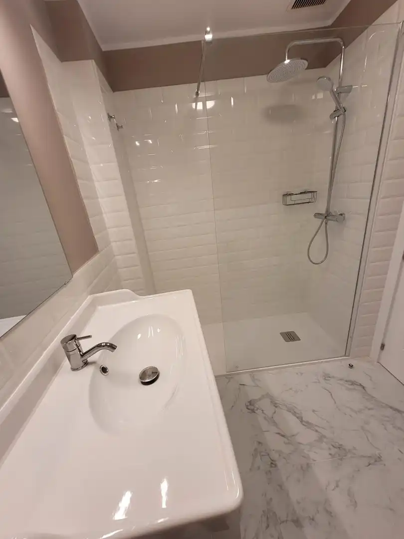 Bathroom of Apartments for rent in Salamanca  with Heating, Parquet flooring and Furnished
