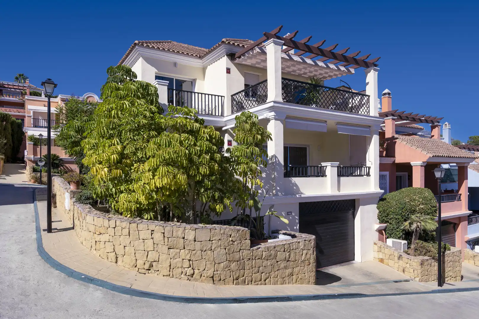Casa amb piscina en venda a Nueva Andalucía
