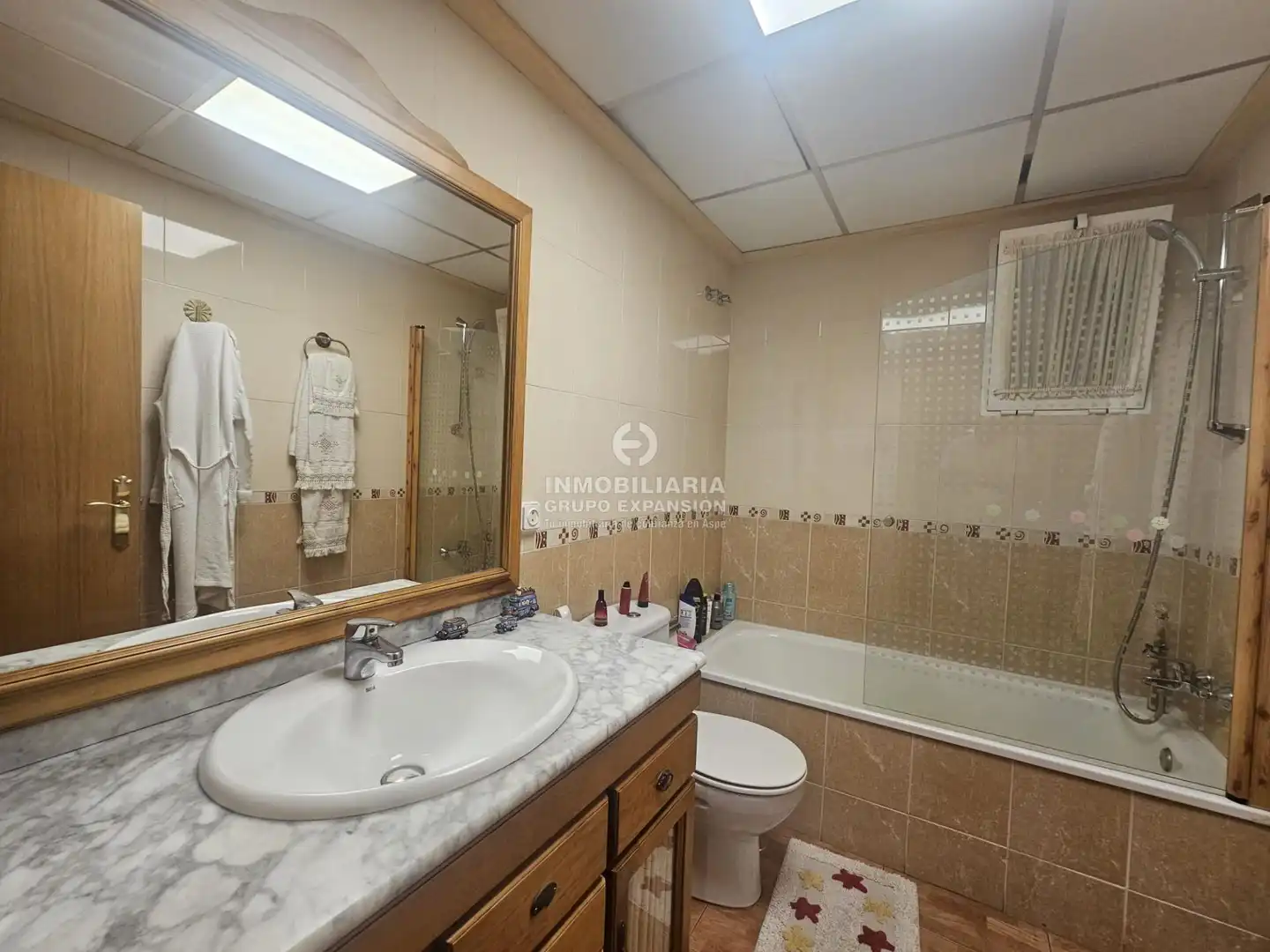 Badezimmer von Wohnung zum Verkauf in Aspe mit Klimaanlage, Heizung und Privatgarten