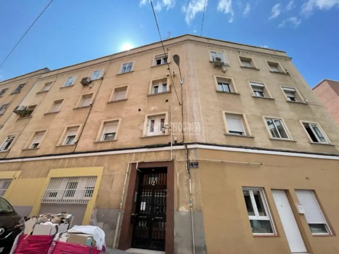 Vista exterior de Piso en venta en Madrid con Calefacción y Parquet
