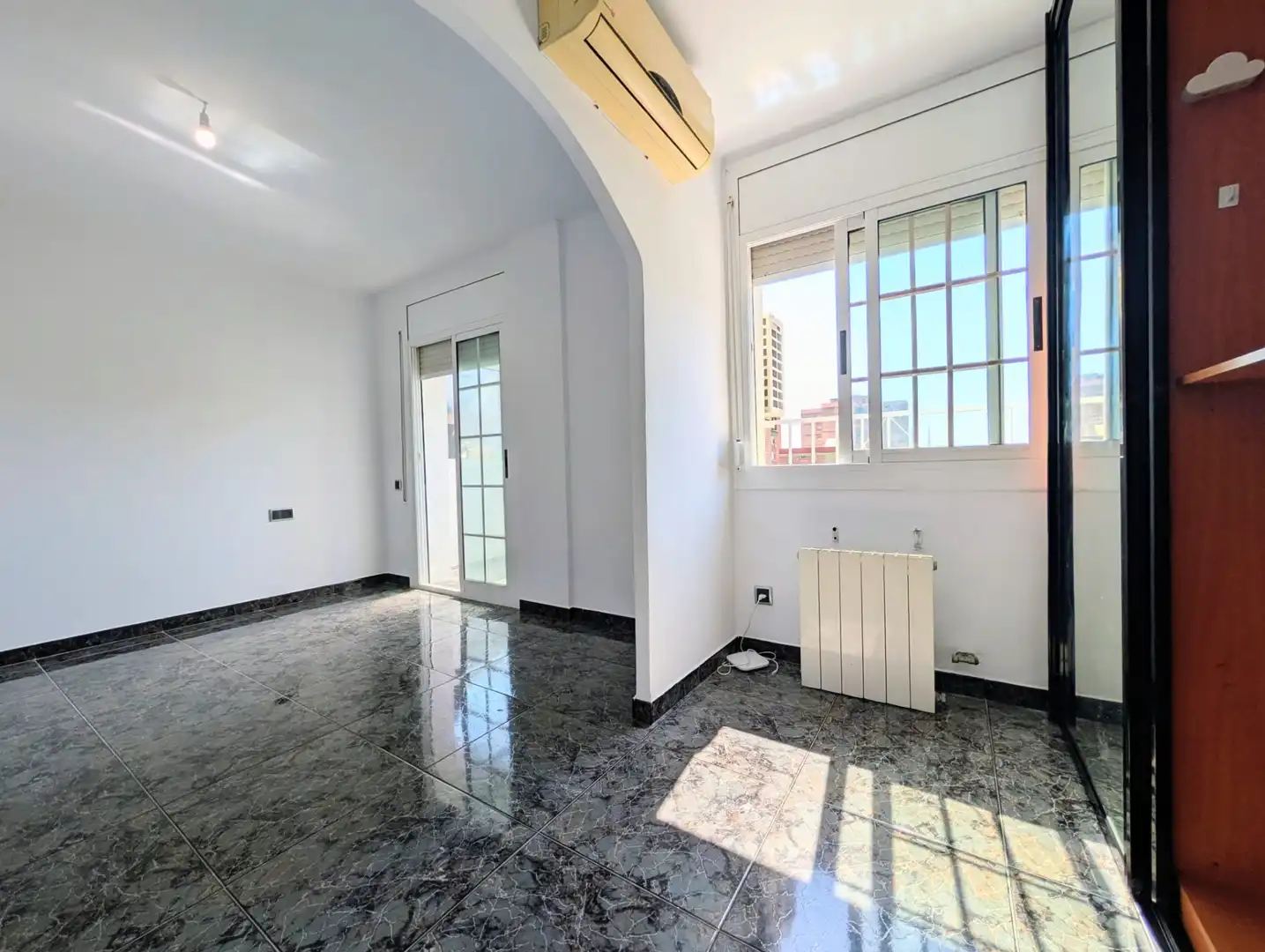 Piso en venta en Badalona con Aire acondicionado, Calefacción y Horno