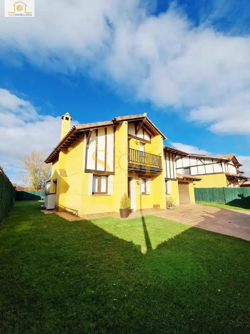 Vista exterior de Casa o chalet en venta en Villaquilambre con Calefacción, Jardín privado y Parquet