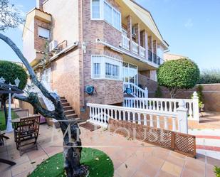 Jardí de Casa adosada en venda en Torrejón de la Calzada amb Aire condicionat, Terrassa i Piscina