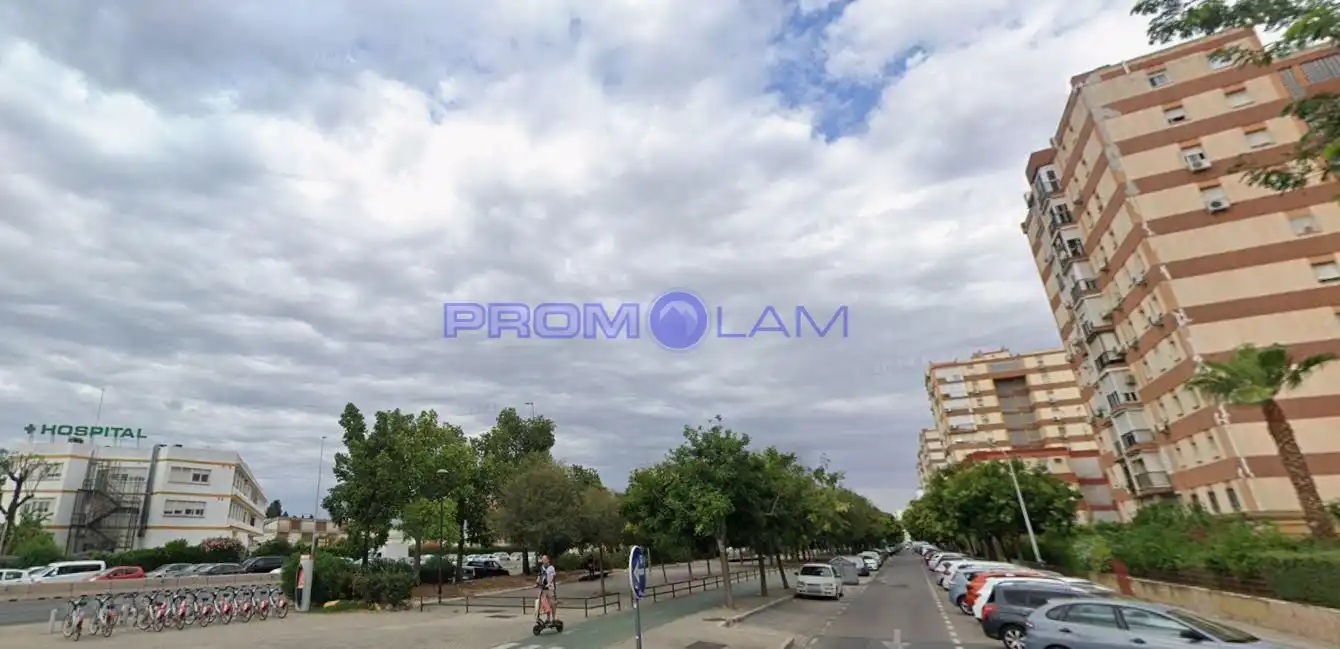 Vista exterior de Piso en venta en Sevilla