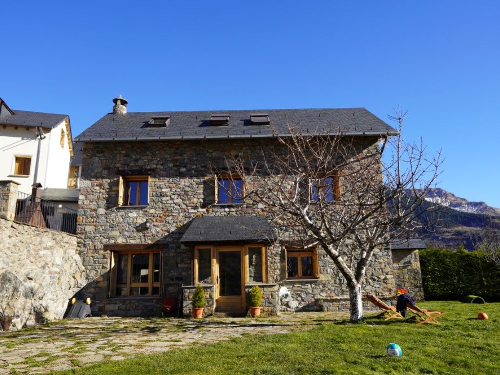 Exterior view of House or chalet for sale in Gistaín