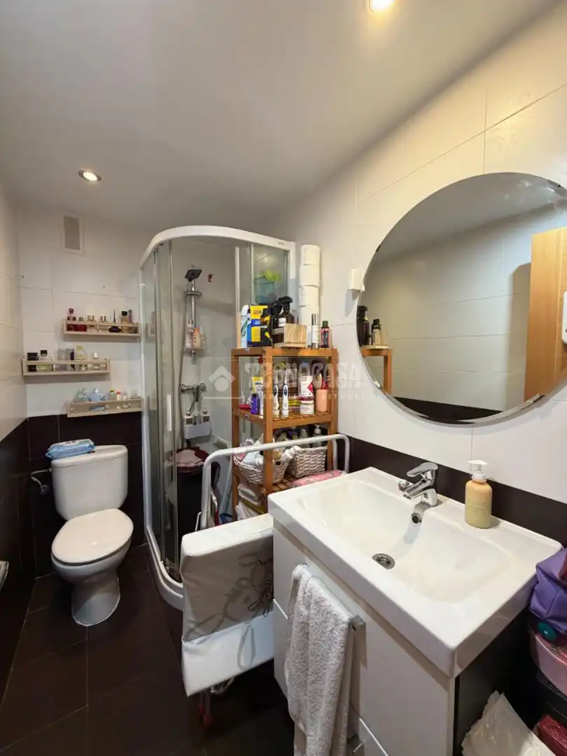 Badezimmer von Wohnung zum Verkauf in Madrid mit Heizung, Parkett und Möbliert