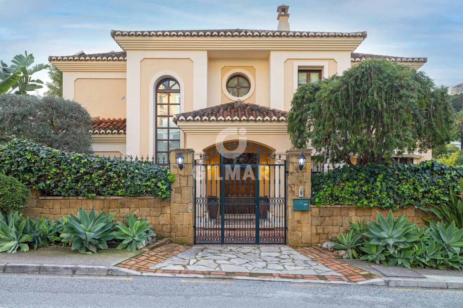 Vista exterior de Casa o chalet en venta en Benahavís con Calefacción, Jardín privado y Piscina