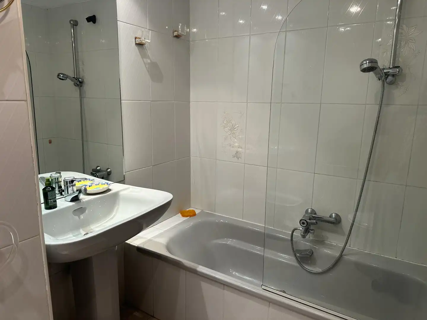 Bathroom of Flat for rent in Avilés  with Heating, Parquet flooring and Storage room