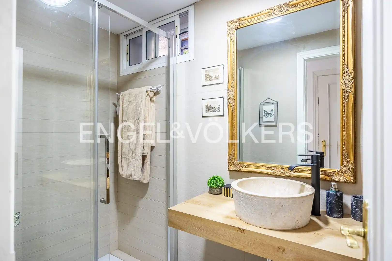 Bathroom of Houses for sale in Sevilla  with Air Conditioner, Heating and Private garden
