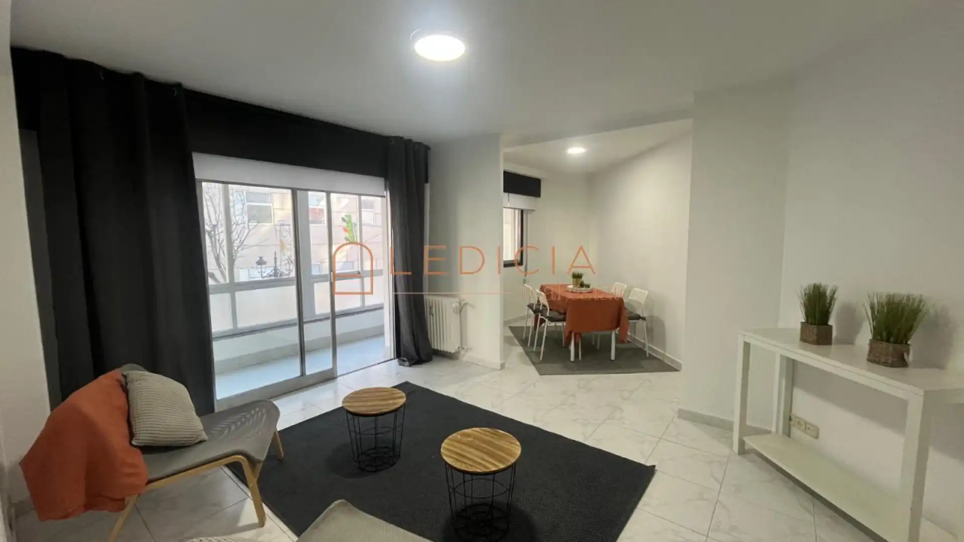 Sala d'estar de Pis de lloguer en Vigo  amb Calefacció i Moblat