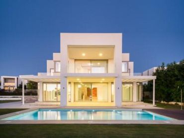 House with balcony for sale in Las Chapas - El Rosario