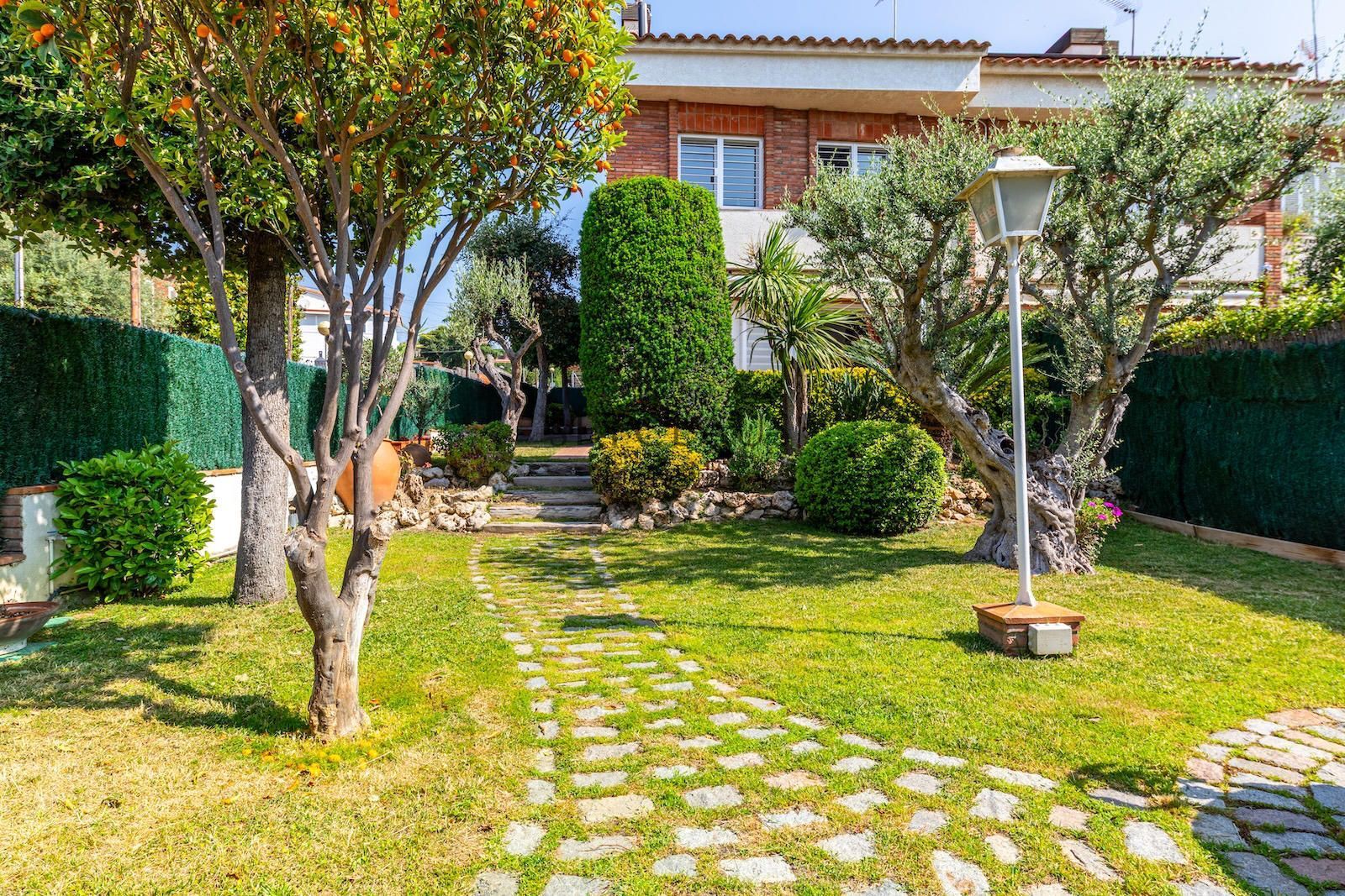 Garden of Single-family semi-detached for sale in El Masnou  with Heating, Terrace and Storage room
