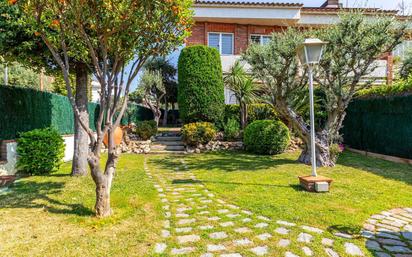 Jardí de Casa adosada en venda en El Masnou amb Calefacció, Terrassa i Traster
