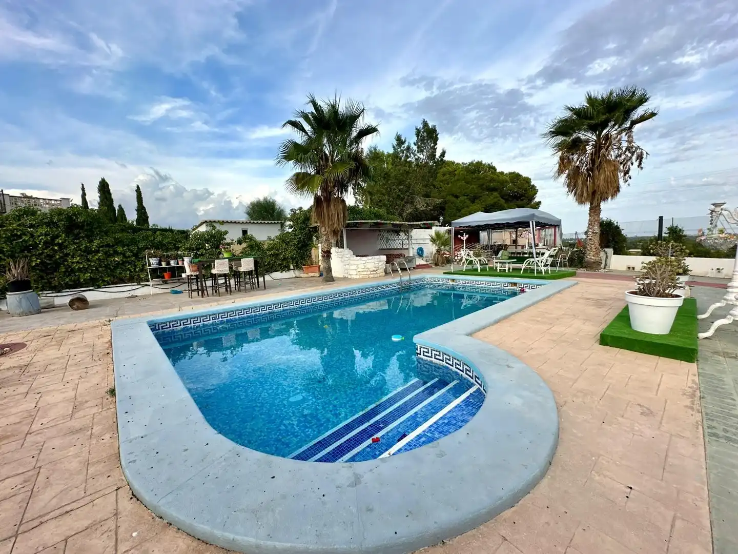 Chalet con piscina en venta en Calle Calle Clavel