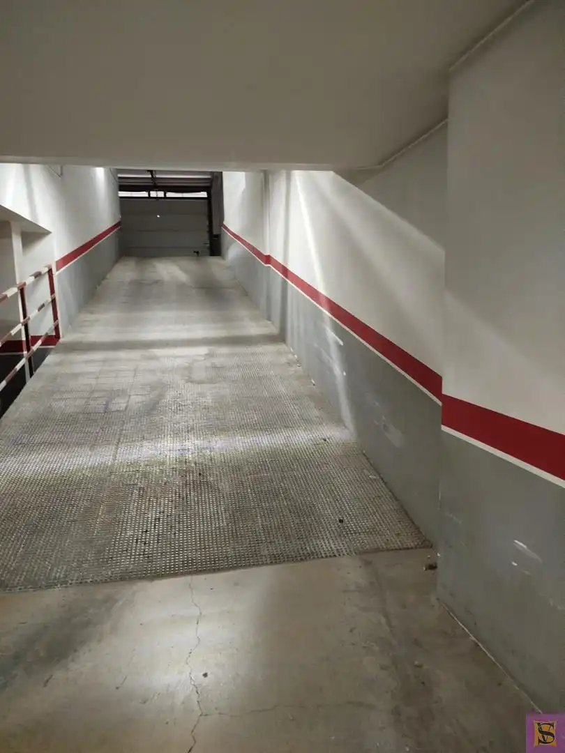Einzelparkplatz mit Aufzug zum Verkauf in Carrer València 24