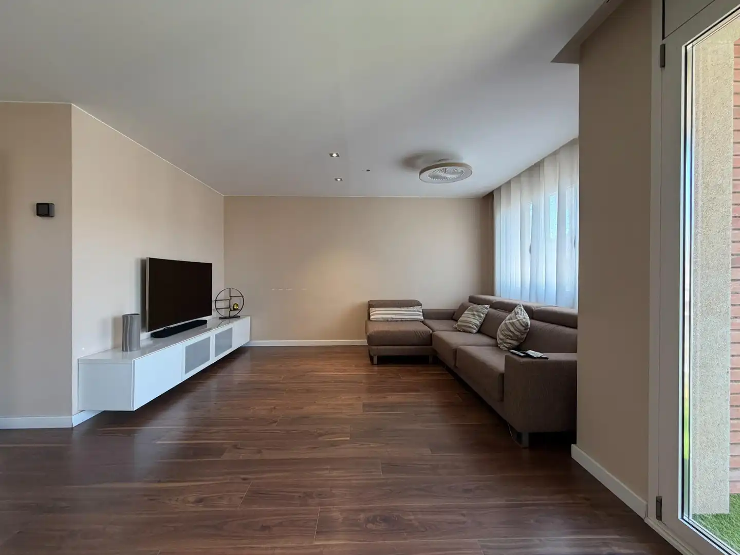 Sala d'estar de Dúplex en venda en Terrassa amb Aire condicionat, Parquet i Terrassa