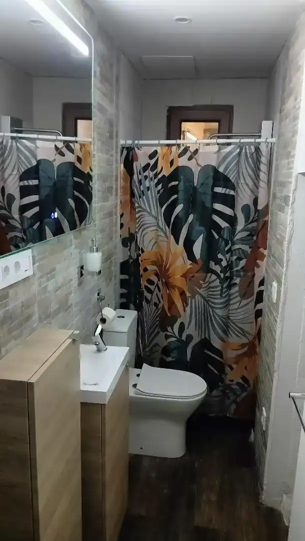 Bany de Casa adosada de lloguer en Lalueza amb Aire condicionat, Jardí privat i Parquet