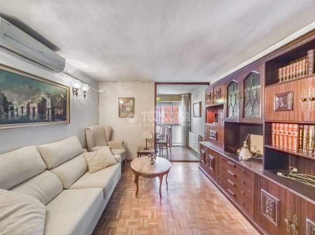 Piso en Venta en Calle de José Barbastre en Ventas