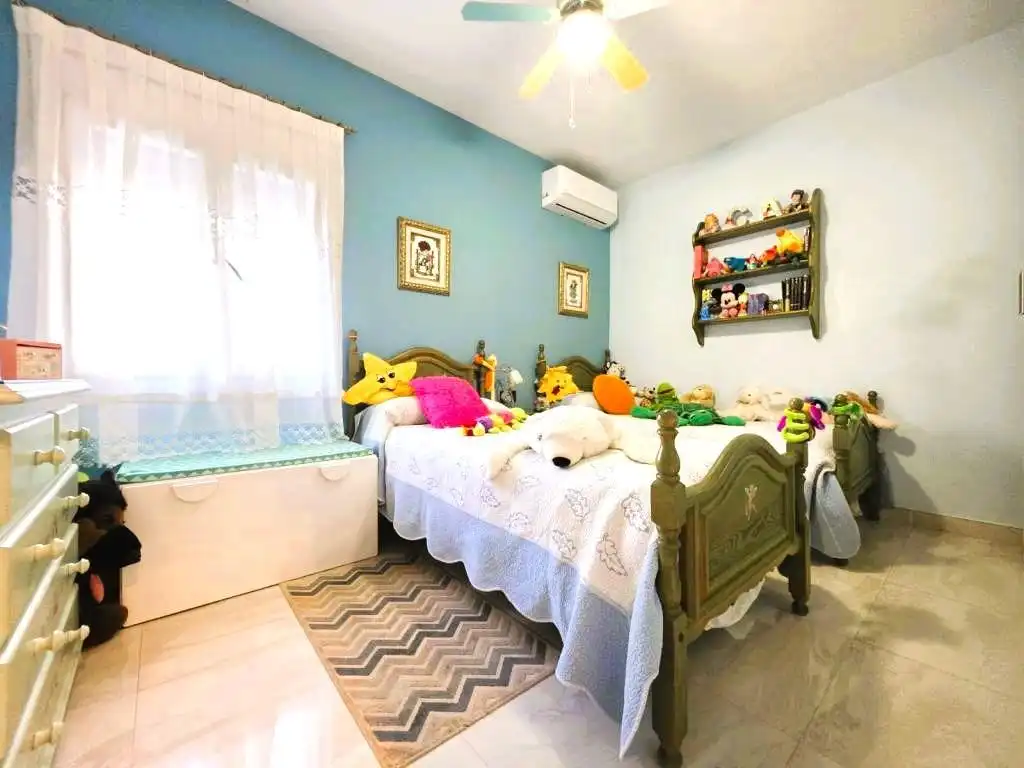 Dormitori de Casa o xalet en venda en Málaga amb Aire condicionat, Jardí privat i Terrassa