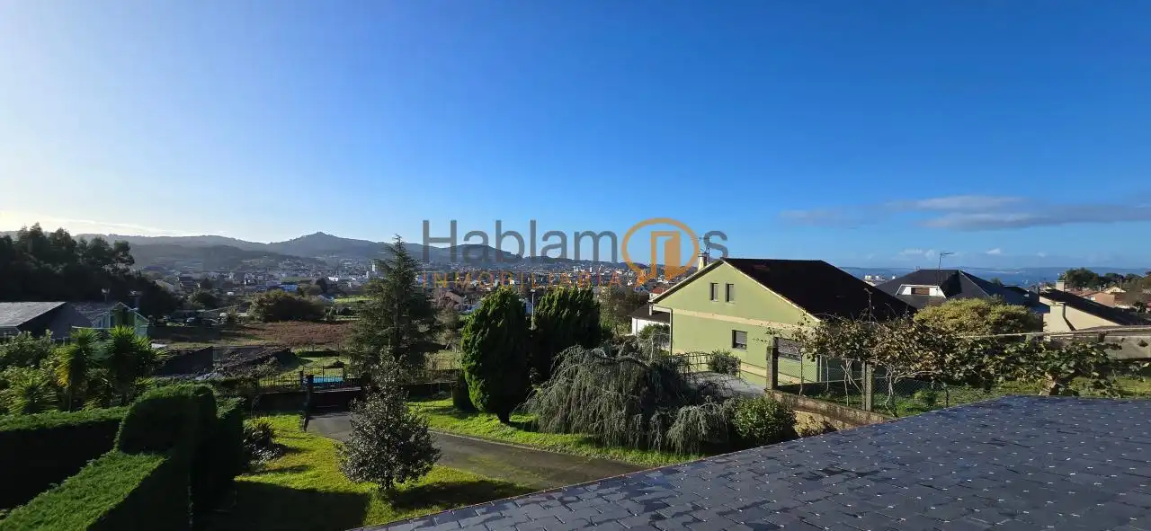 Vista exterior de Casa o xalet en venda en Vilagarcía de Arousa amb Calefacció, Jardí privat i Terrassa