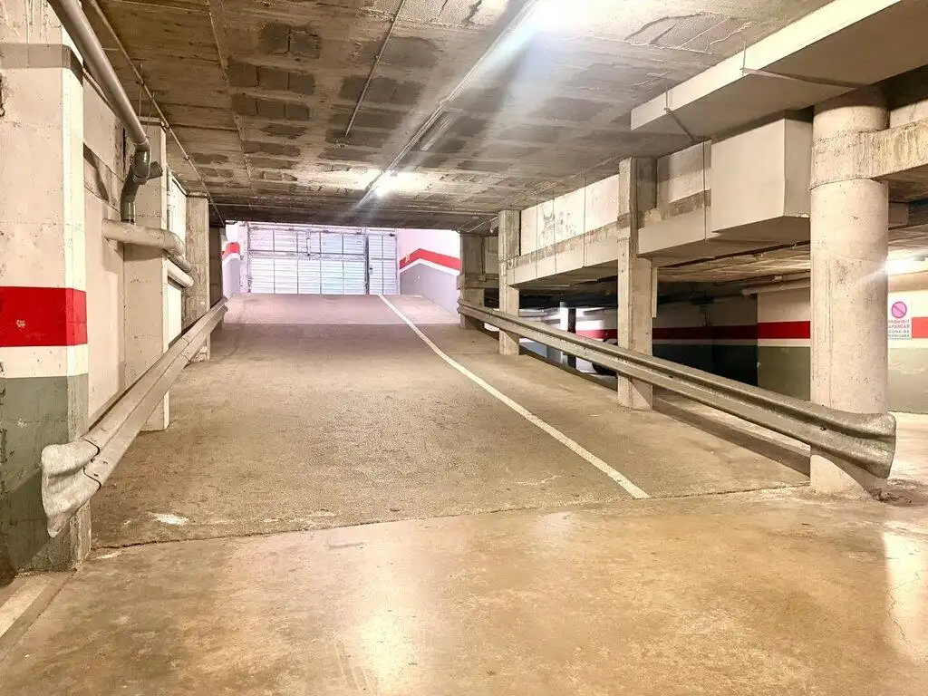 Parkplatz von Wohnungen zum Verkauf in Figueres mit Klimaanlage, Heizung und Terrasse