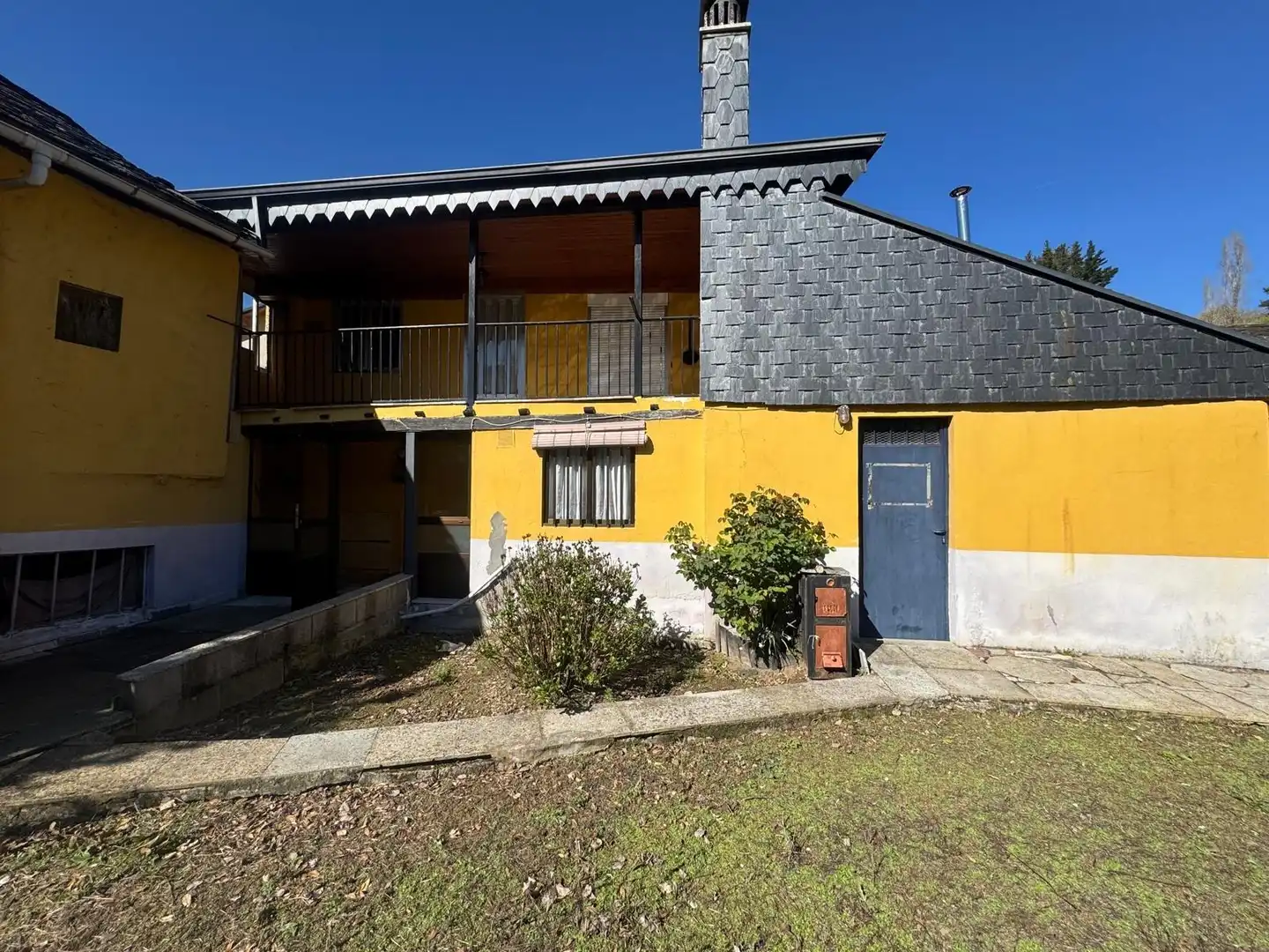 Exterior view of Country homes for sale in Ponferrada  with Private garden, Terrace and Balcony