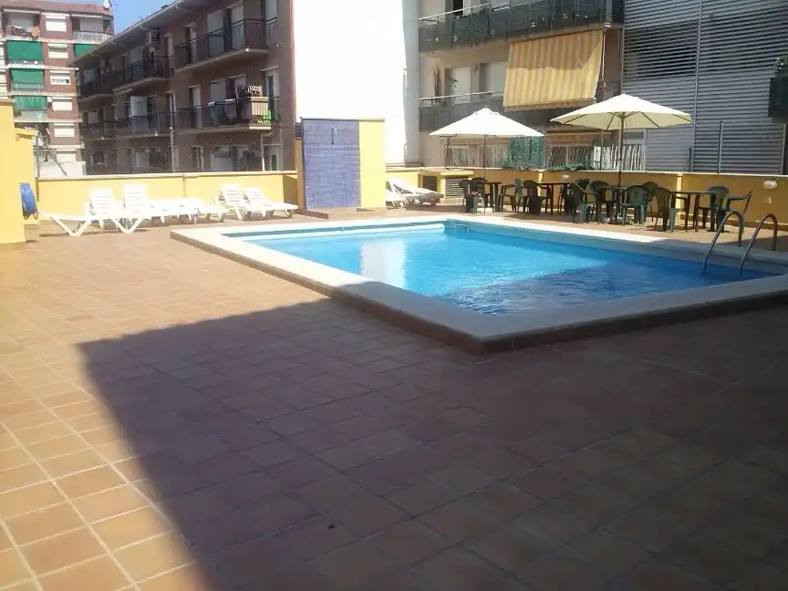 Piso con piscina en venta en garbi 1