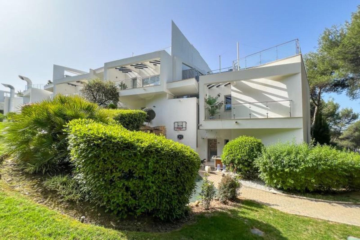Exterior view of Single-family semi-detached to rent in Marbella  with Air Conditioner, Heating and Private garden