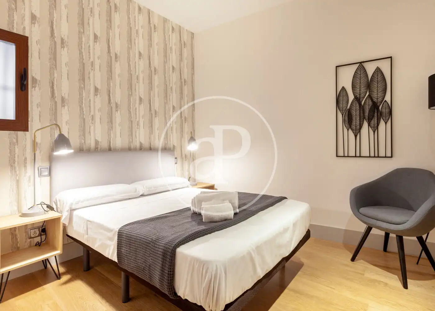 Flat for rent in Calle de Sta. María, Cortes - Huertas