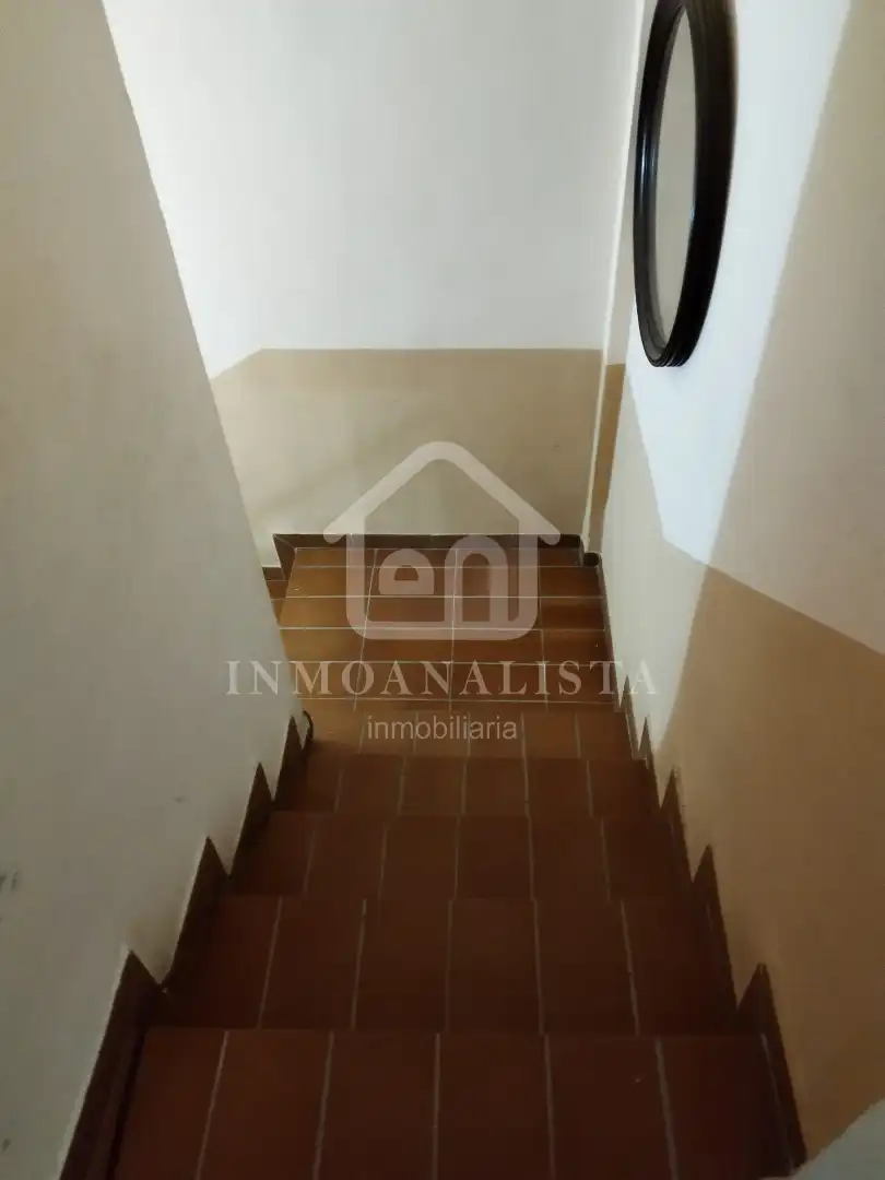 Houses for sale in Requena  with Air Conditioner, Terrace and Storage room