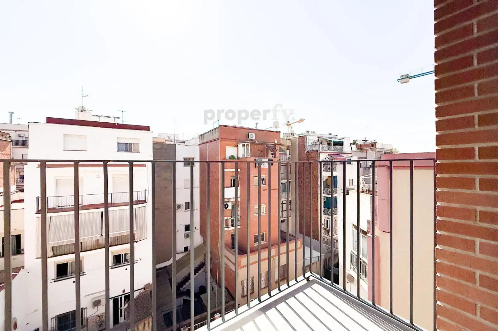 Außenansicht von Maisonette zum Verkauf in Badalona mit Klimaanlage, Heizung und Parkett