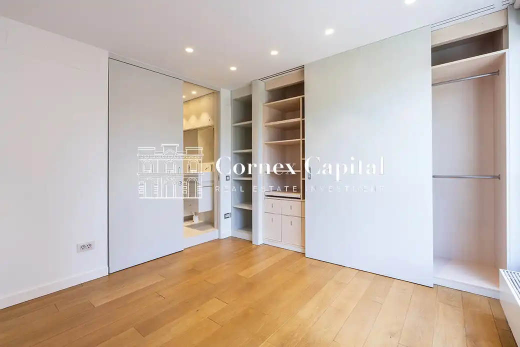 Habitación de Casa adosada en venta en Barcelona con Aire acondicionado, Calefacción y Jardín privado